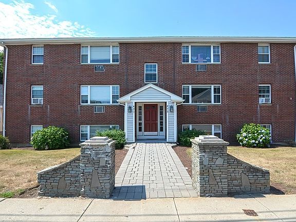 2nd image of 475-479 Sea St Unit 4