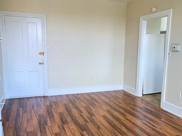2 E Locust St #2 — Photo 6
