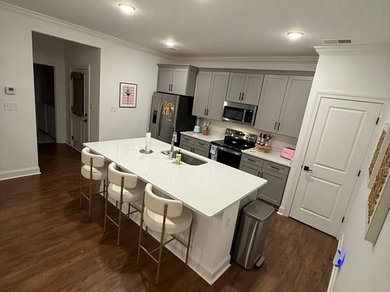 714 Southview Dr #716 — Photo 4