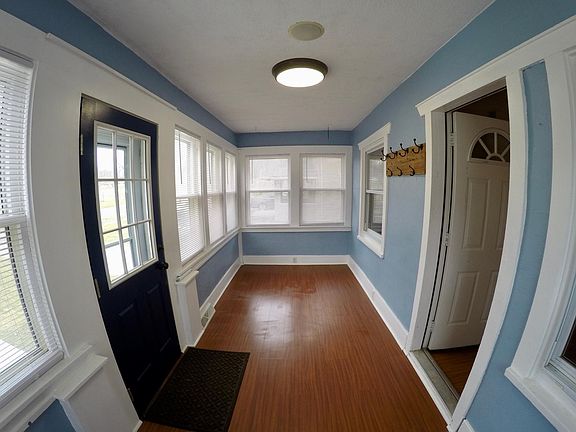 Enclosed 3 seasons front porch