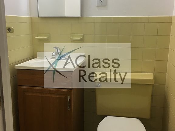 4th image of 2339 33rd St #2