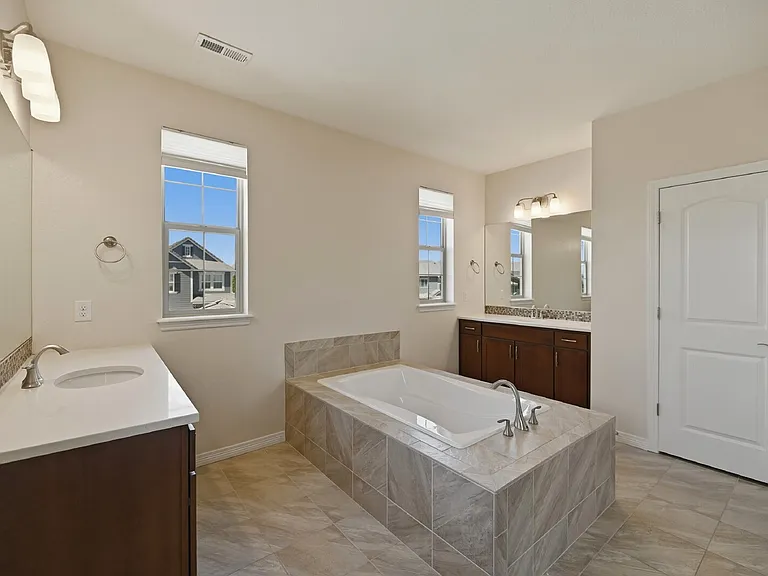 16006 Swan Mountain Dr — Photo 27
