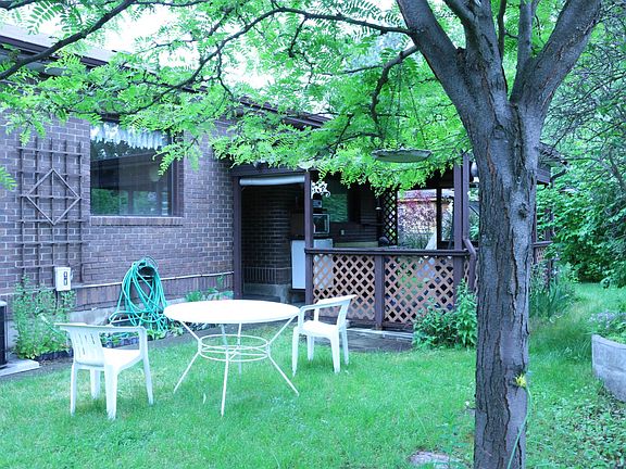 4th image of 301 W Addison St