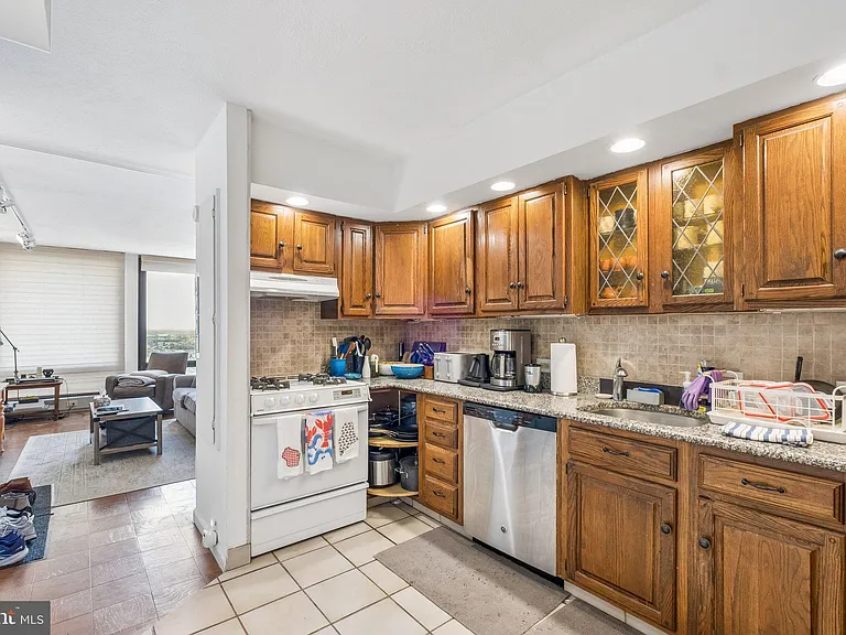 220 Locust St #24FS — Photo 6