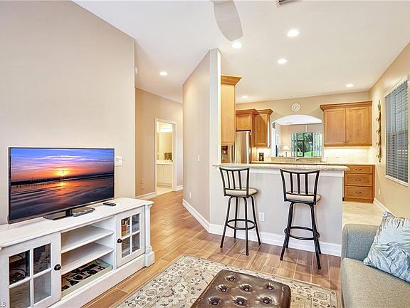 4th image of 5685 Heron LN #302