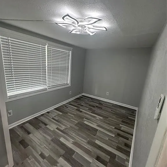 128 W North St — Photo 13