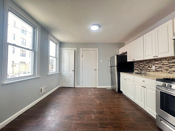 2nd image of 9 New St APT 2