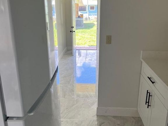 2nd image of 1414 Edgewood Terrace