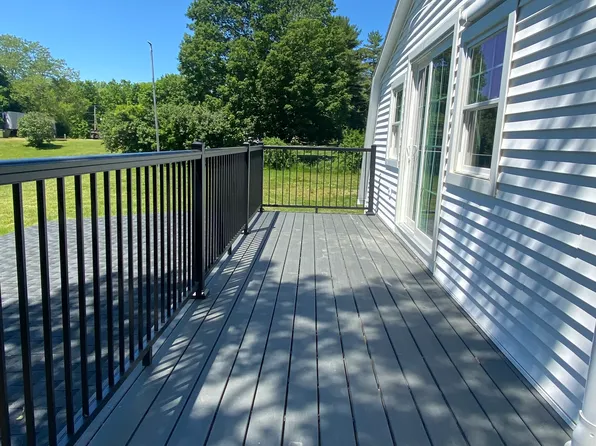 60 Sheldon St #3, Farmingdale, ME 04344