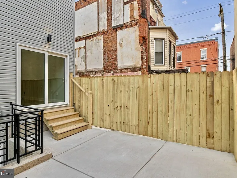Brand New Luxury Apartments — Photo 28