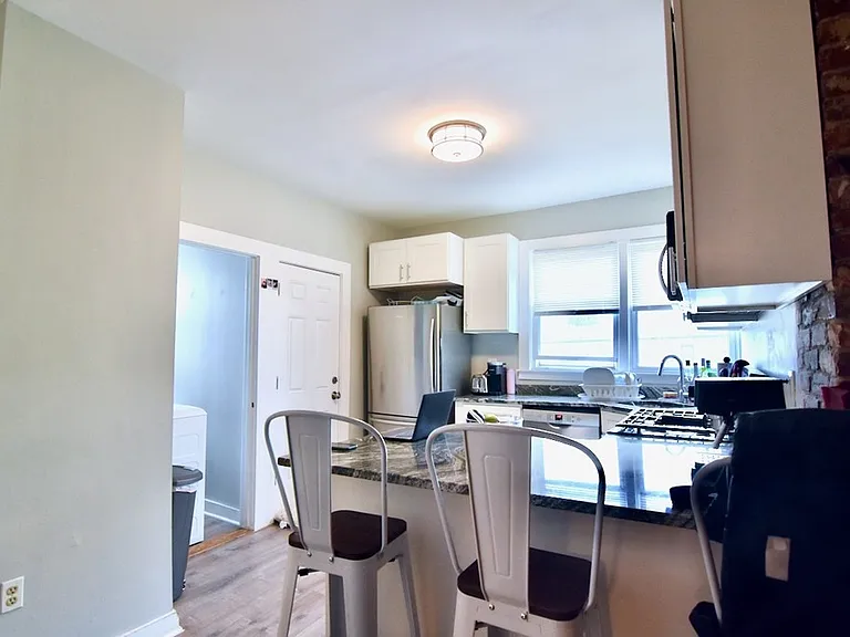 2 Bay St #2 — Photo 18