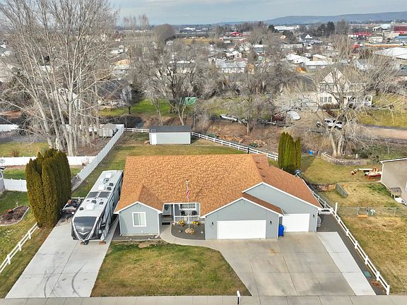 5th image of 805 W 1st St