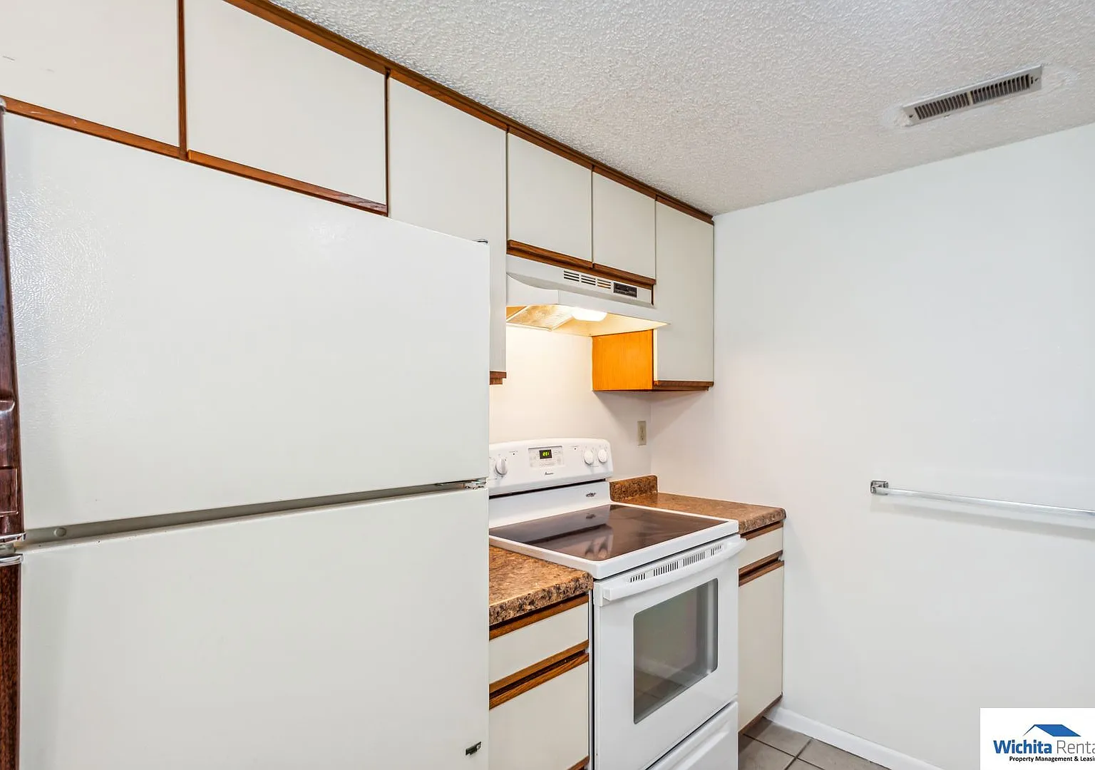 2 bedroom condo in Coventry Communities — Photo 4