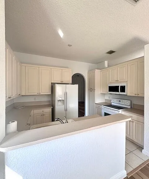 7842 Exeter Blvd E — Photo 16