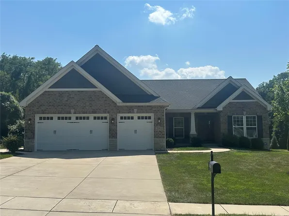 2362 Lakeshore Dr, Columbia, IL 62236