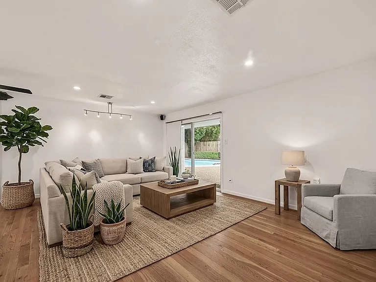 5666 Overbrook Ln — Photo 9