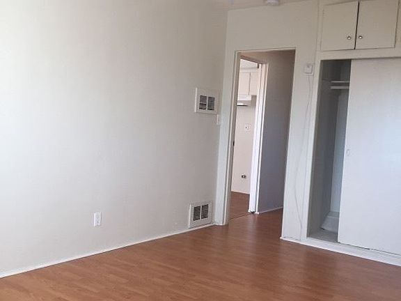 5th image of 1018 N Mariposa Ave APT 25