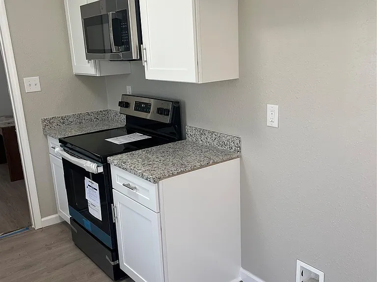 402 Thompson Dr — Photo 7