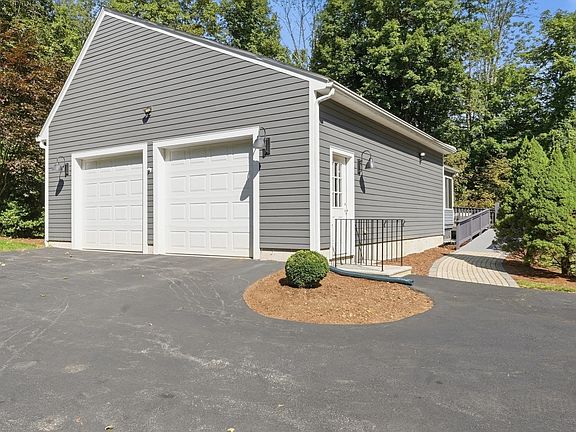 5th image of 140 Town Farm Rd
