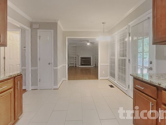 5th image of 3200 Oliver Dr