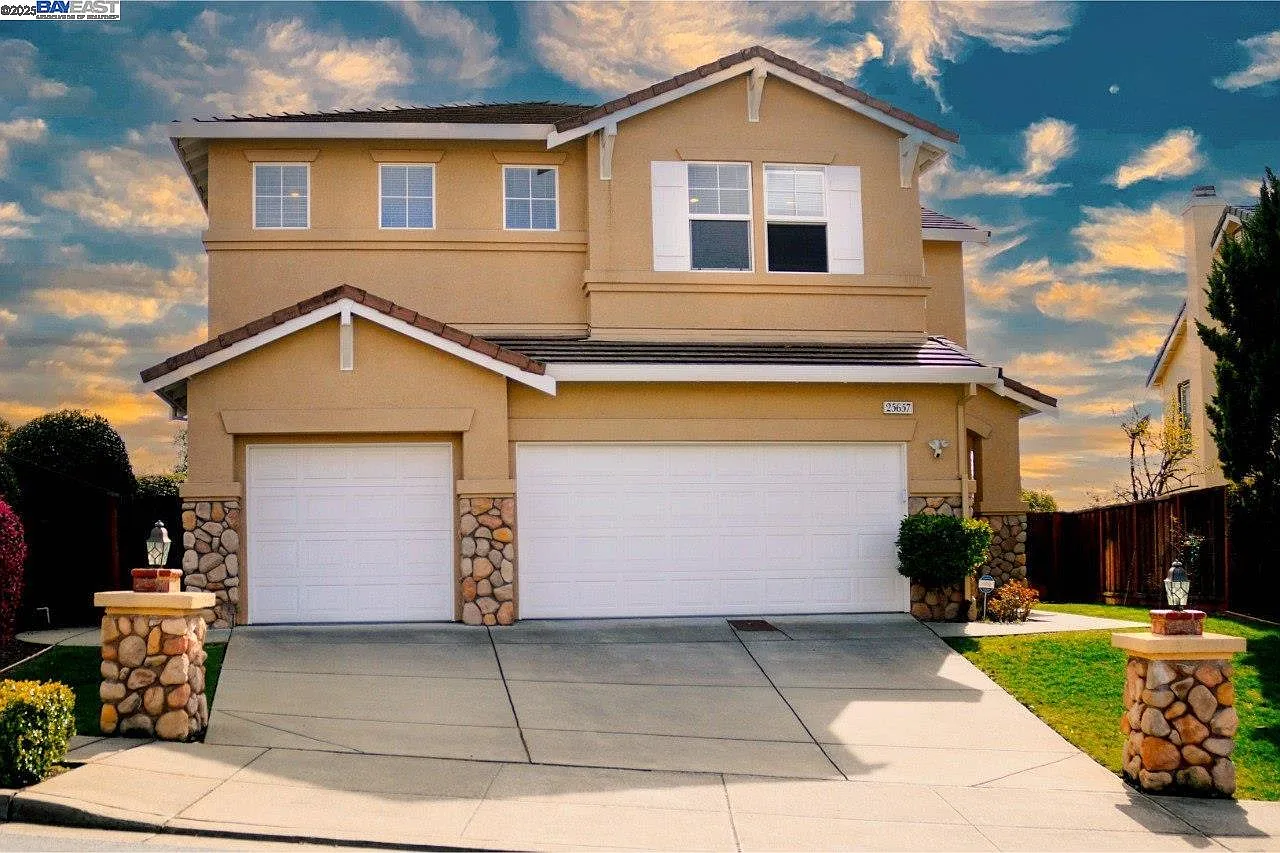 25657 Crestfield Dr photo 1