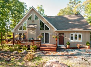 145 Salisbury Rd, Bushkill, PA 18324