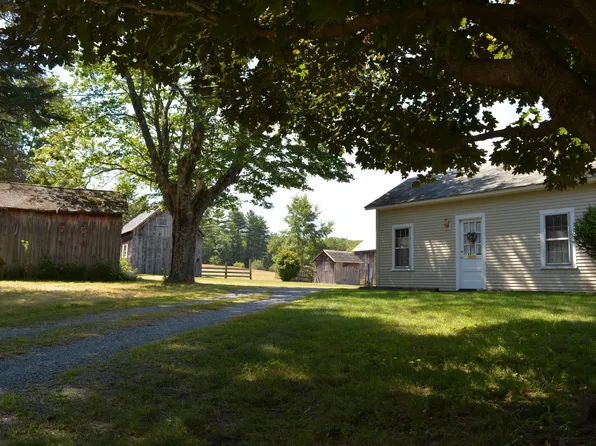 1090 North Hemlock Road, Charlestown, NH 03603