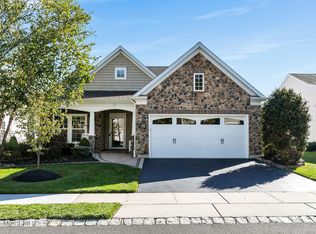 23 W Chaucer Lane, Farmingdale, NJ 07727