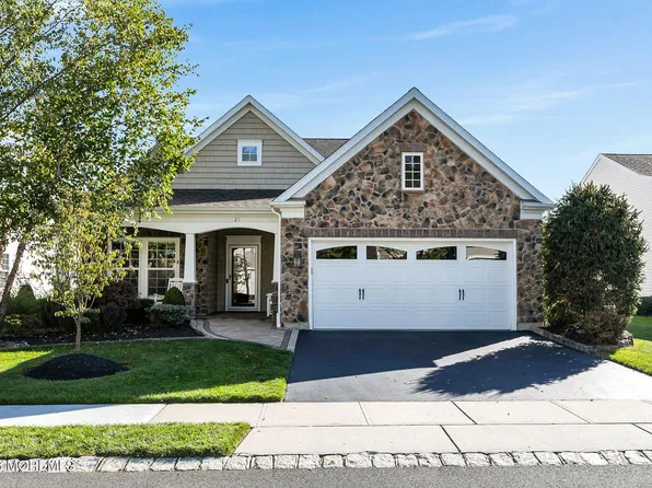 23 W Chaucer Lane, Farmingdale, NJ 07727