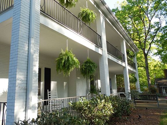 3rd image of 530 Park Ln
