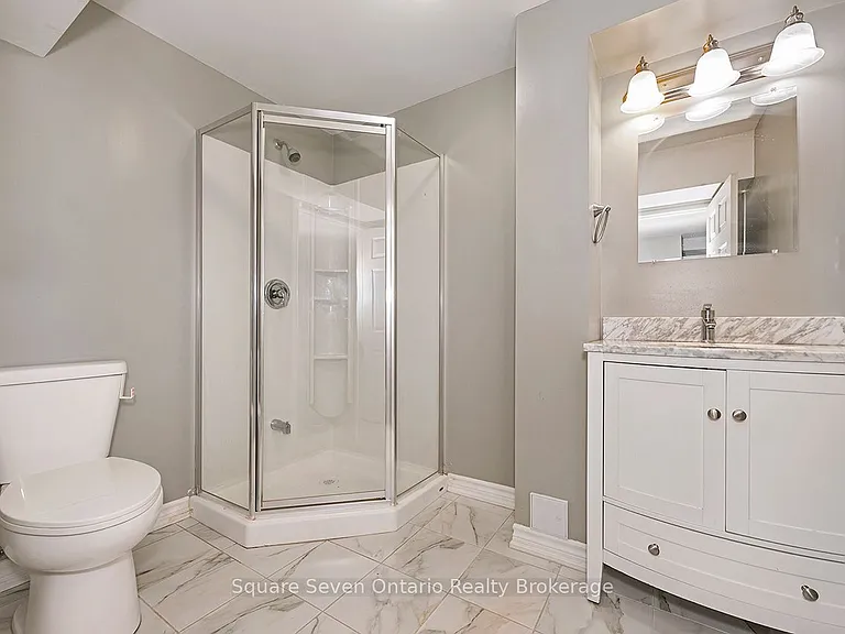 2147 Vineland Cres — Photo 45