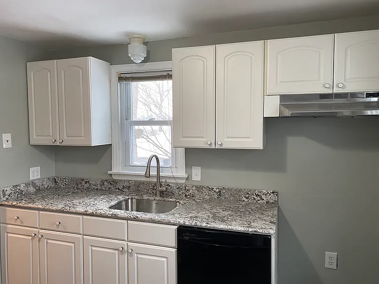 120 W Royal Pkwy — Photo 18