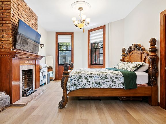 4th image of 275 Bleecker St APT 1
