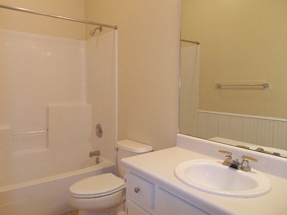 2nd image of 106 Frankwood Dr