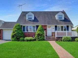31 Amby Ave, Plainview, NY