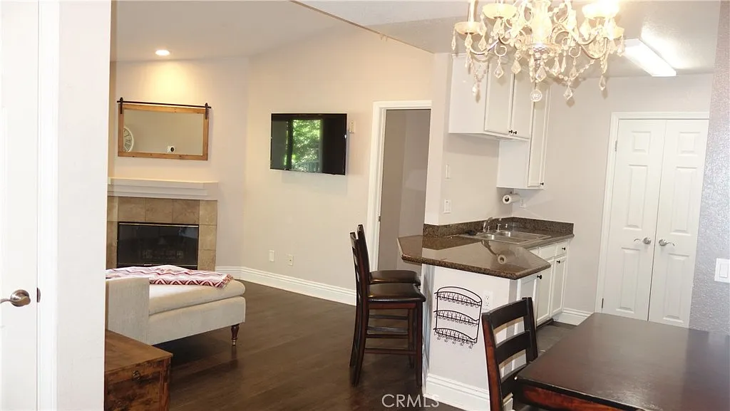 Building Photo - 2400 Del Mar Way