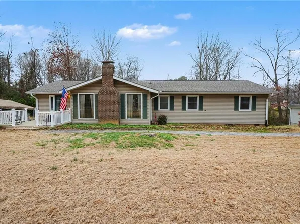 2121 Carroll Dr, Ossipee, NC 27244