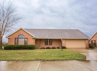 5670 Calais Dr, Springfield, OH 45503