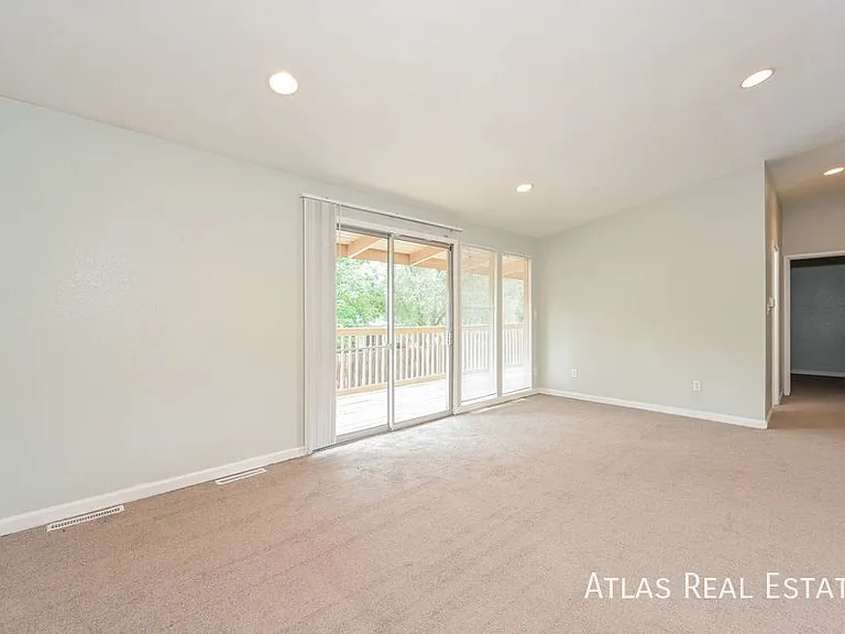 540 N Harlan St — Photo 5