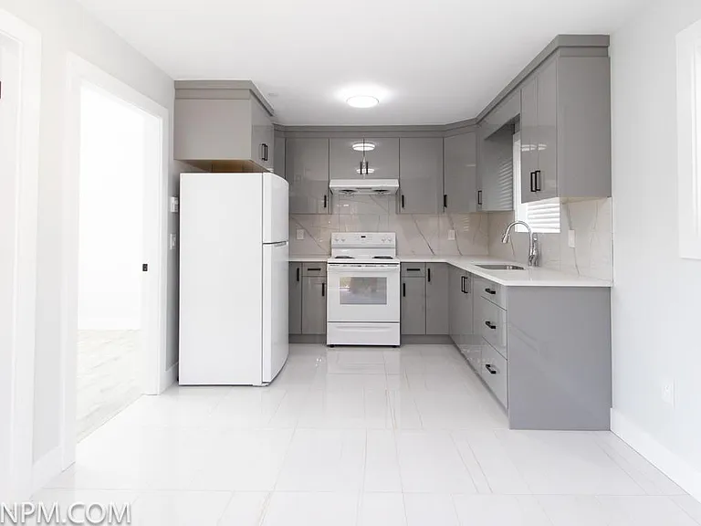 55XX Melbourne St #3 — Photo 1