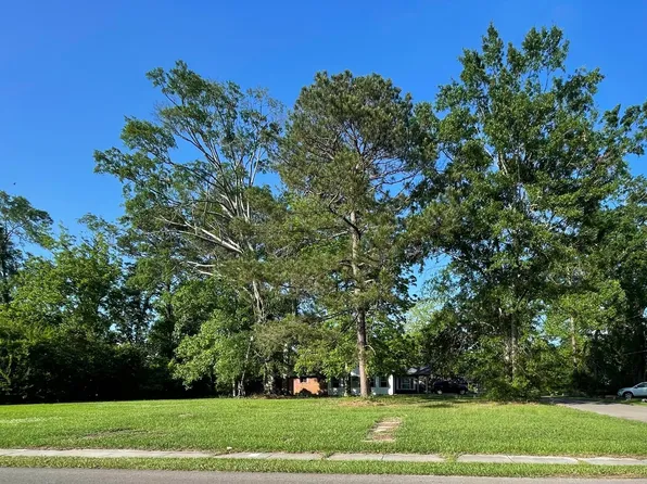 424 J C Killingsworth Dr, Hattiesburg, MS 39401