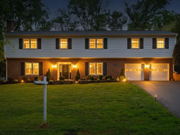 1718 Hollinwood Dr, Alexandria, VA 22307