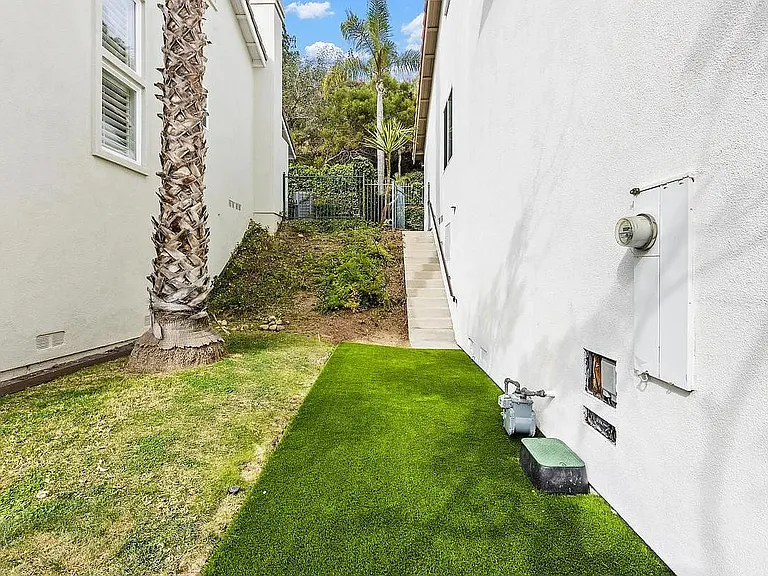 2738 Carriagedale Row — Photo 33
