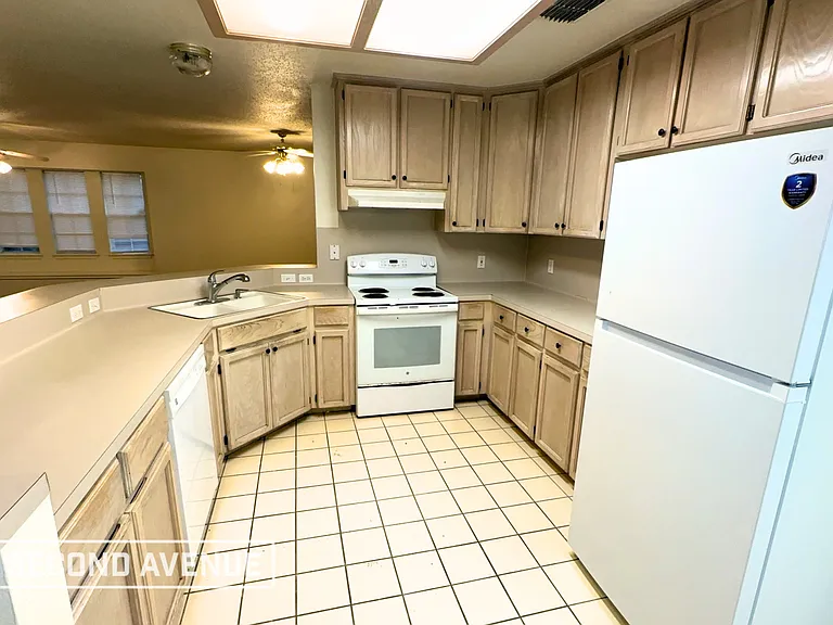 7226 Windwillow Dr — Photo 7