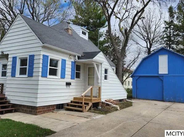 137 2nd Ave SW, Britt, IA 50423