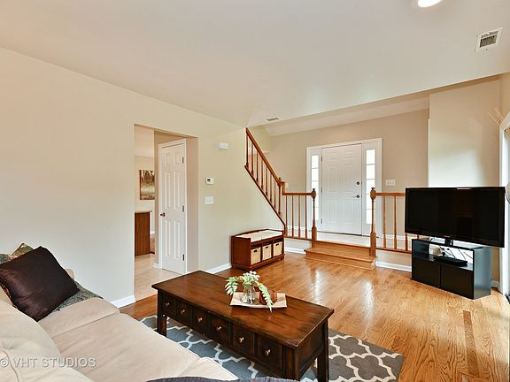 4th image of 2S742 Grove Ln