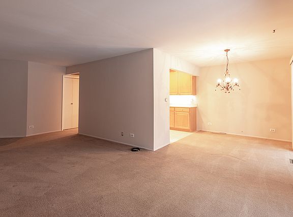 5th image of 600 Berkley Ct Unit W1