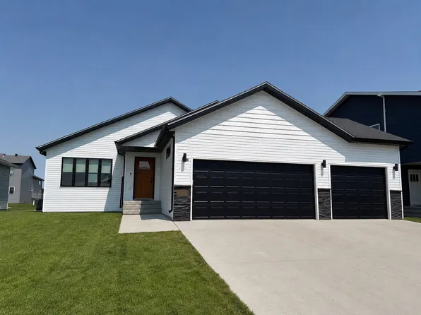 7911 Cottonwood Blvd, Horace, ND 58047