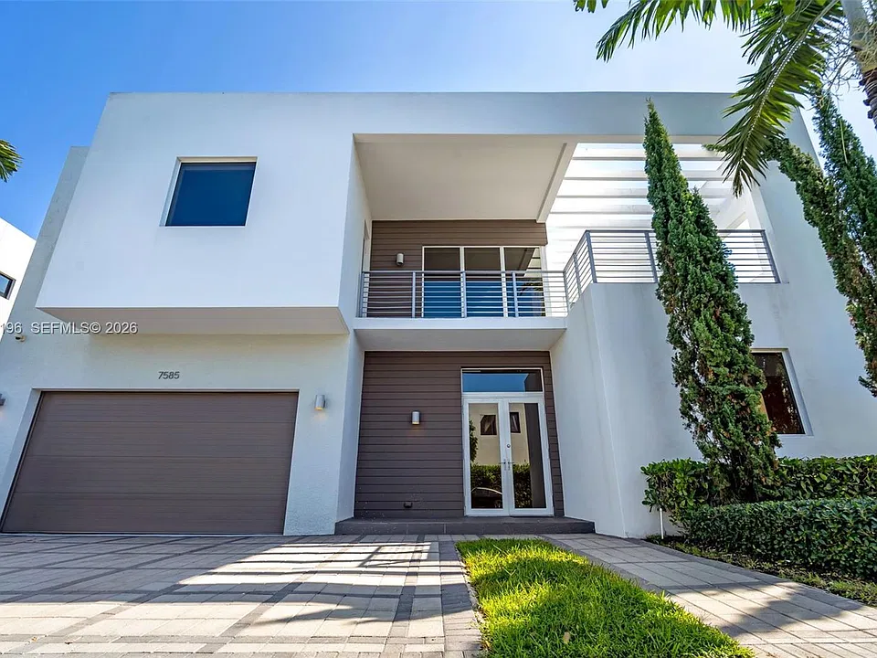 7585 NW 100th Ave