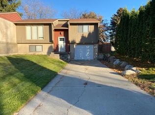 811 S Calvin Rd, Veradale, WA 99037